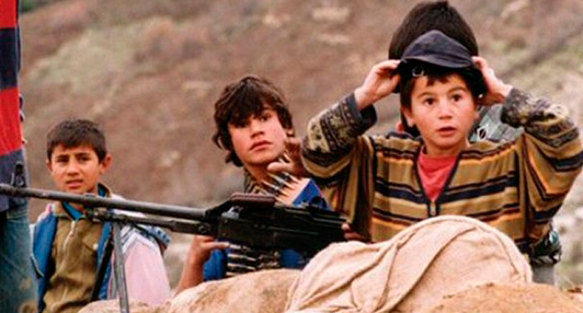 Descargar Pelicula Las Tortugas Tambien Vuelan www.cinetecamadrid.com