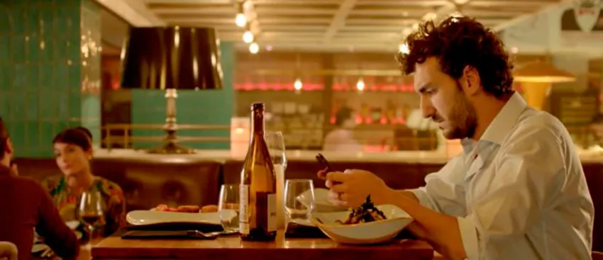 STILL LOVE YOU / LA PANTALLA EN LA CALLE
