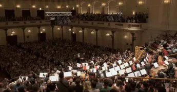 Om De Wereld In 50 Concerten (Around The World in 50 Concerts)