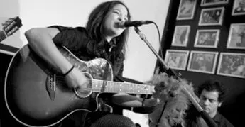 Concierto acústico de Montxika Baut