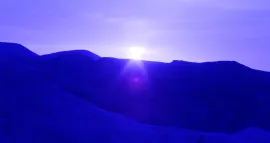 Fotograma Mitahat le shemesh khula (Bajo un sol azul), de Daniel Mann