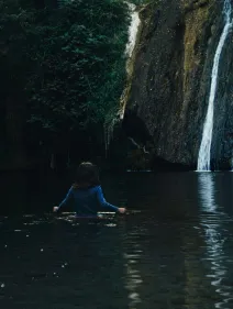 Càntics a la penombra (Claudia Romeu, España, 2026)